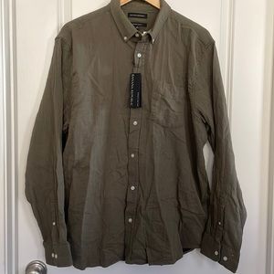Banana Republic Untucked Slim Fit Green Button